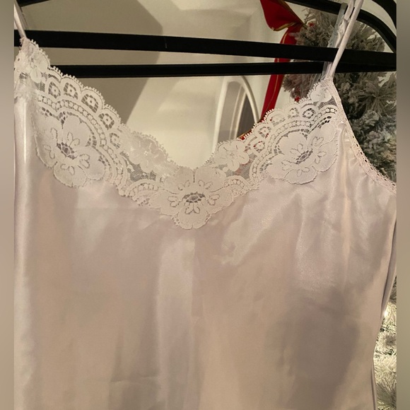 White/ light blue cami lace tank top - Picture 2 of 3